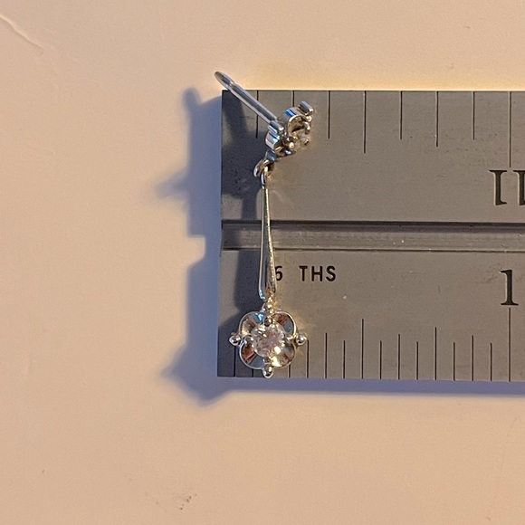 Art Deco 18k White Gold Diamond Drop Earrings - Picture 5 of 6